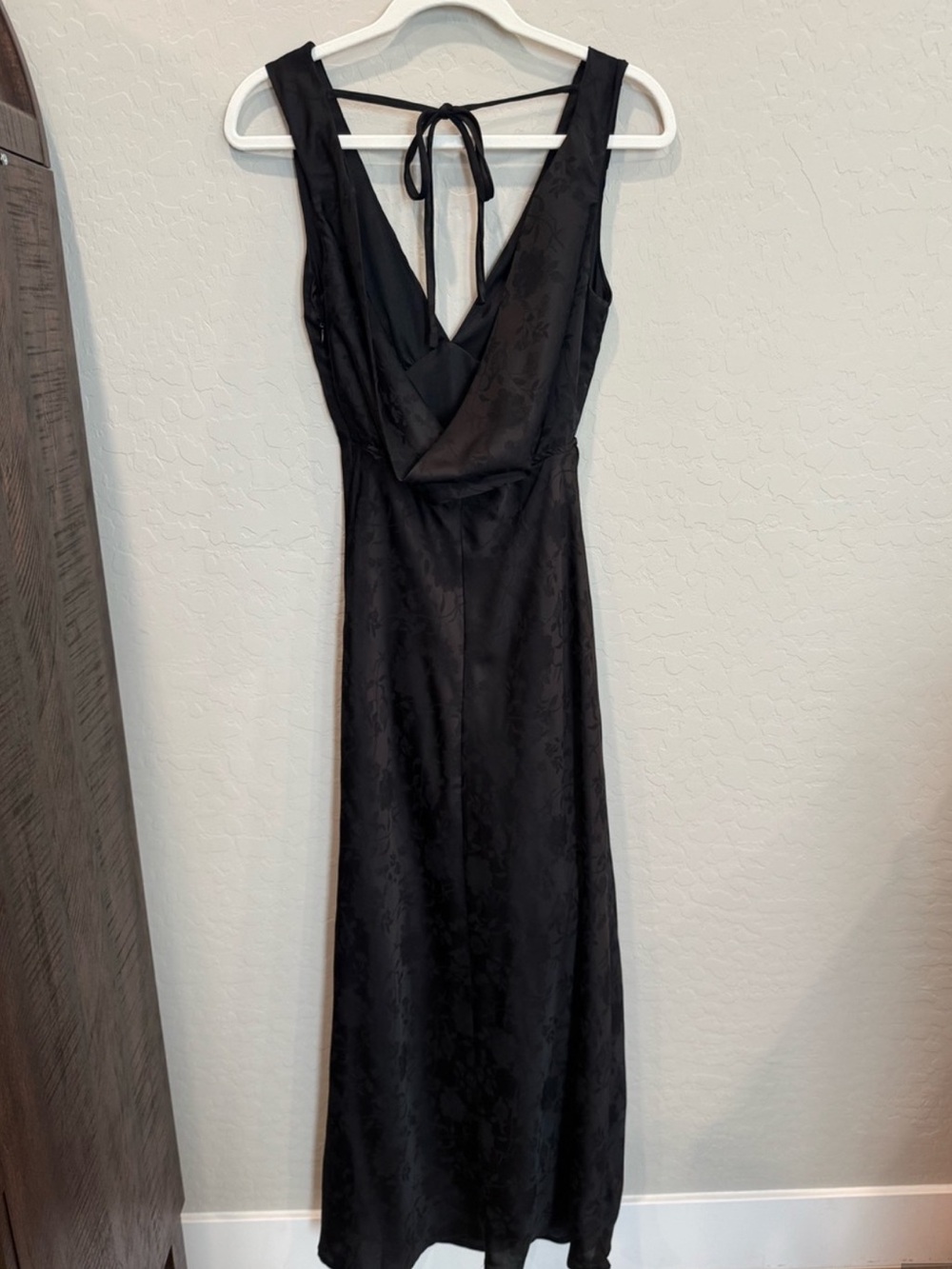 Elegant Black V-Neck Slip Dress - Picture 3 of 3